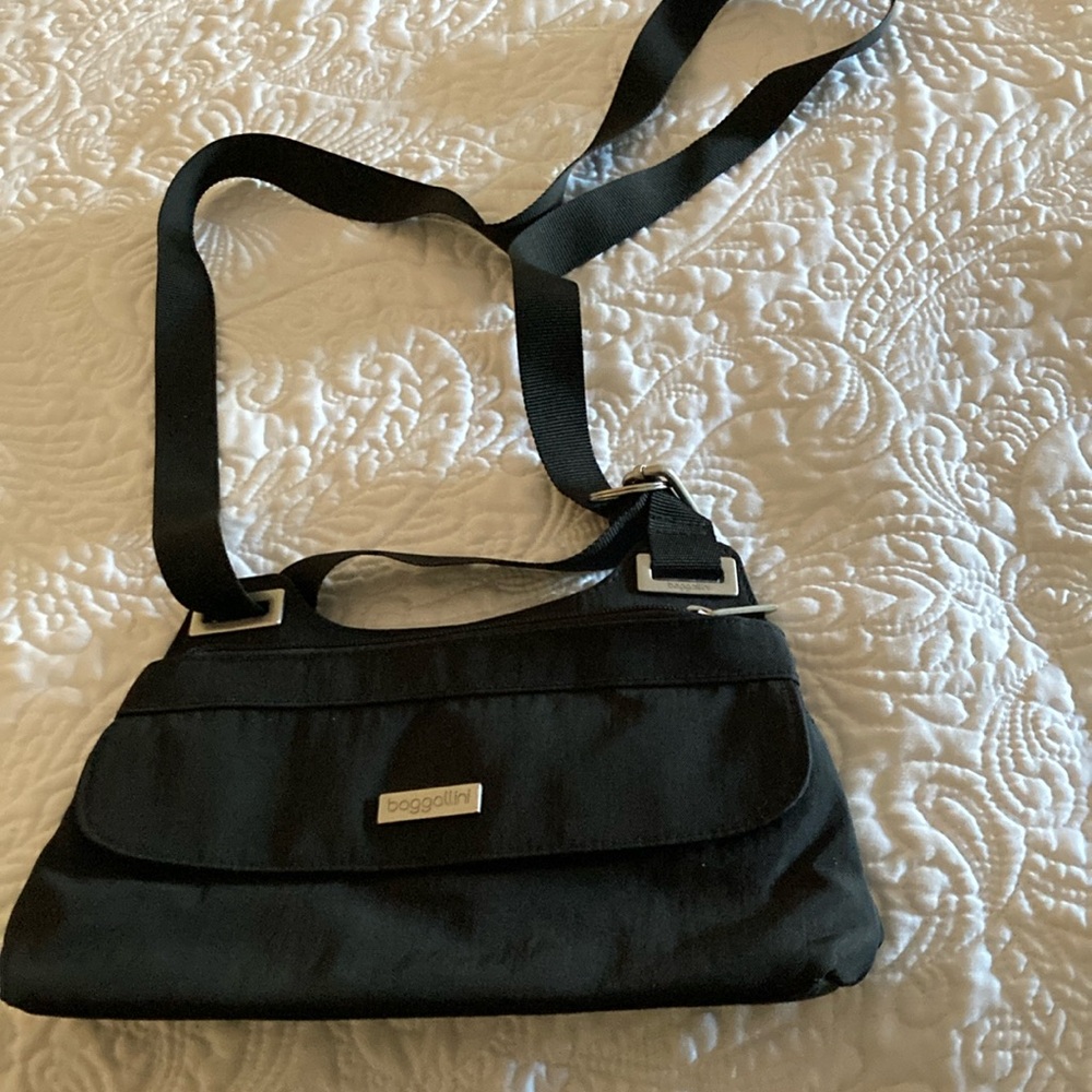 Baggallini Crossbody or shoulder bag can be used as either or.
